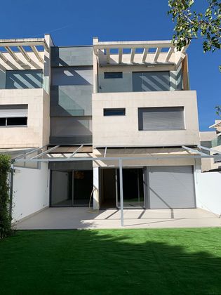 Foto 1 de Casa en lloguer a Mirasierra de 4 habitacions amb terrassa i piscina