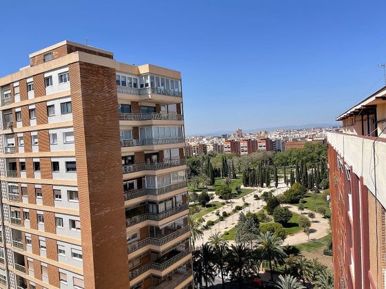 Foto 1 de Venta de piso en Jaume Roig de 3 habitaciones con terraza y garaje