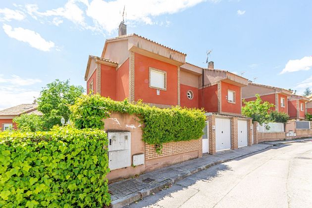 Foto 1 de Casa en venda a Carabaña de 4 habitacions amb terrassa i jardí