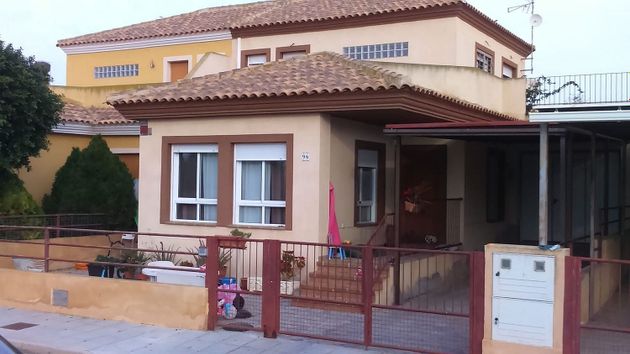 Foto 1 de Casa adossada en venda a calle Paraje Meroños de 2 habitacions amb terrassa i jardí
