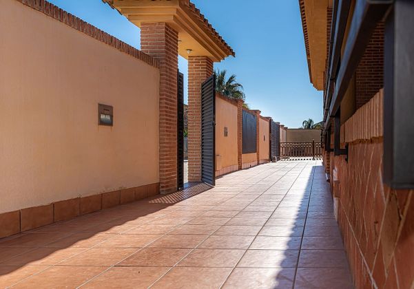 Foto 2 de Venta de chalet en Los Urrutias de 4 habitaciones con terraza y piscina
