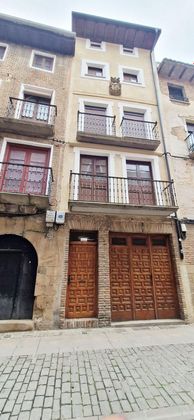 Foto 1 de Xalet en venda a Puente la Reina/Gares de 9 habitacions amb terrassa i balcó