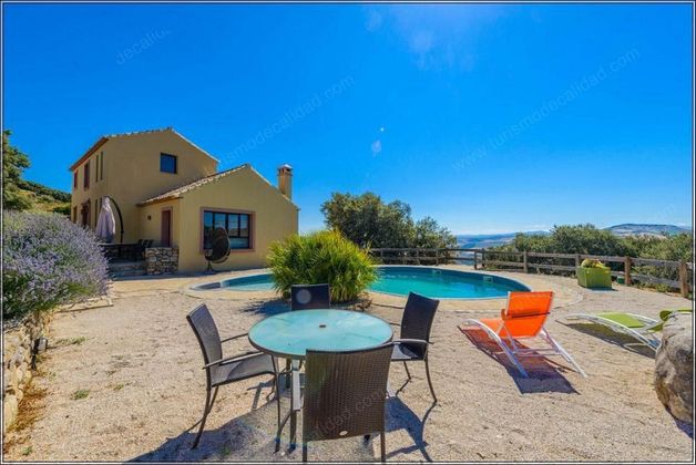 Foto 2 de Casa en venda a Ronda de 6 habitacions amb terrassa i piscina