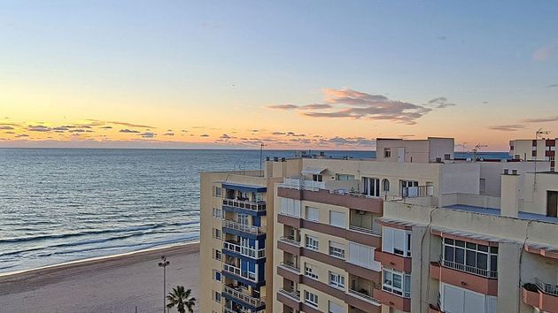 Foto 1 de Pis en lloguer a Playa Stª Mª del Mar - Playa Victoria de 3 habitacions amb terrassa i mobles