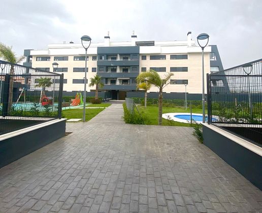 Foto 2 de Venta de piso en calle Milagros Muñoz Gil de 3 habitaciones con terraza y piscina