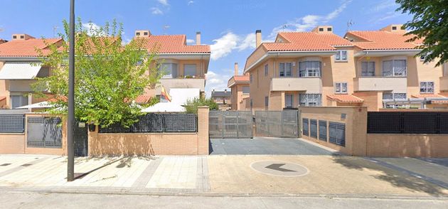 Foto 1 de Casa adossada en venda a El Bercial de 4 habitacions amb terrassa i piscina