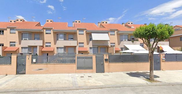 Foto 2 de Casa adossada en venda a El Bercial de 4 habitacions amb terrassa i piscina