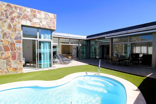 Foto 1 de Casa en venda a calle Europa de 3 habitacions amb terrassa i piscina