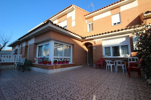 Foto 1 de Venta de casa adosada en Casarrubuelos de 5 habitaciones con jardín y aire acondicionado
