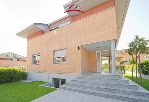 Foto 1 de Xalet en venda a Miramadrid de 5 habitacions amb terrassa i piscina