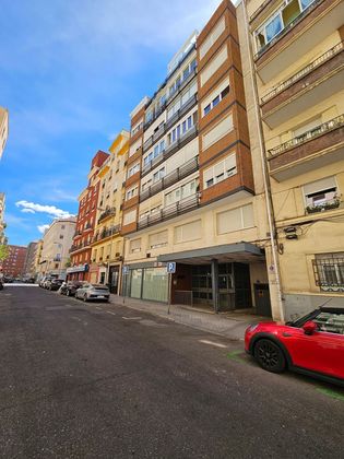 Foto 2 de Venta de piso en calle De Lucio del Valle de 2 habitaciones con calefacción y ascensor