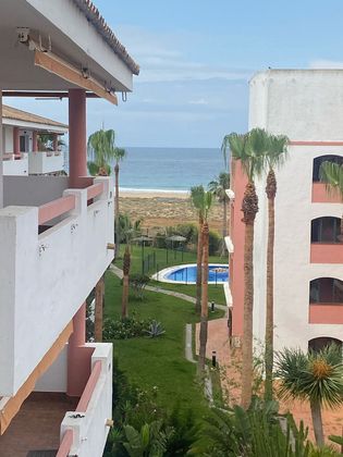 Foto 2 de Alquiler de piso en urbanización Atlanterra F de 2 habitaciones con terraza y piscina