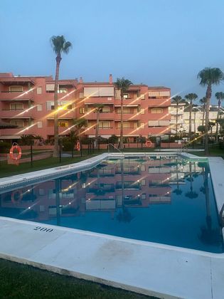 Foto 2 de Alquiler de piso en urbanización Atlanterra F de 2 habitaciones con terraza y piscina
