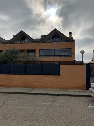 Foto 2 de Casa en venda a calle Eurípides de 5 habitacions amb terrassa i garatge