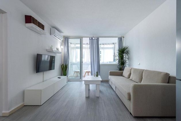 Foto 2 de Piso en alquiler en avenida Pedro Matutes Noguera de 1 habitación con terraza y muebles