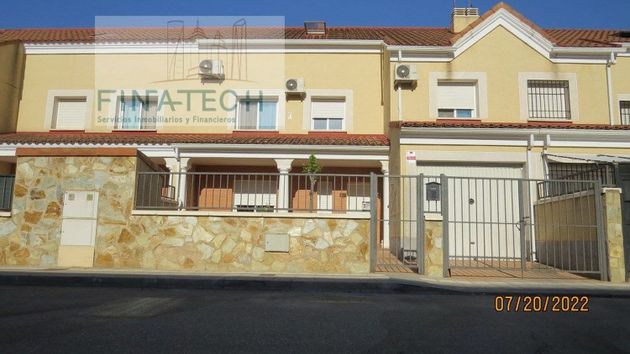 Foto 1 de Casa adossada en venda a Albarreal de Tajo de 4 habitacions amb terrassa i piscina