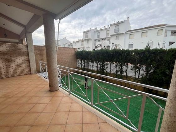 Foto 2 de Venta de casa en calle De Los Zarapitos de 3 habitaciones con terraza y piscina