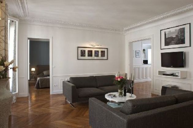 Foto 2 de Piso en alquiler en Recoletos de 2 habitaciones con muebles y aire acondicionado
