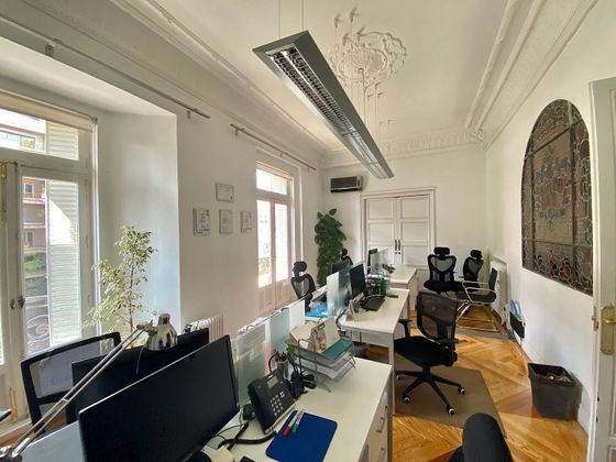 Foto 2 de Oficina en alquiler en Jerónimos con aire acondicionado