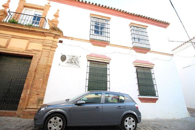 Foto 2 de Casa adossada en venda a Carmona de 7 habitacions i 1171 m²