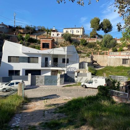 Foto 2 de Chalet en venta en Esparreguera de 3 habitaciones con terraza y garaje