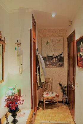 Foto 2 de Venta de piso en calle Emiliano Barral de 3 habitaciones con garaje y jardín