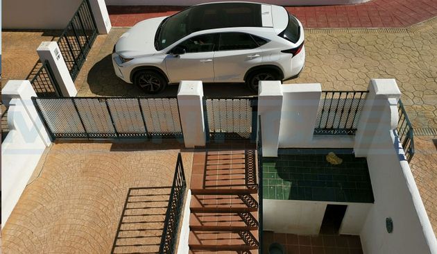 Foto 2 de Casa adosada en venta en Alhaurín el Grande de 4 habitaciones con terraza y piscina