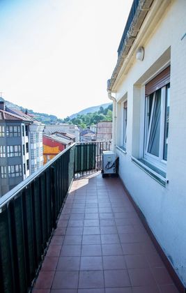 Foto 2 de Dúplex en venda a Eibar de 2 habitacions amb terrassa i ascensor