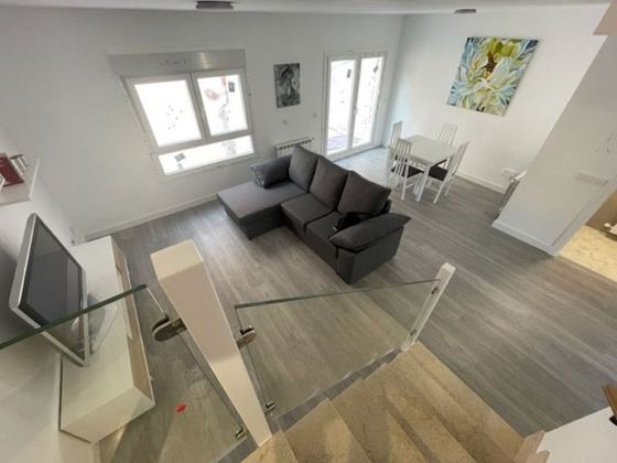 Foto 2 de Casa adossada en venda a calle Gavilan de 3 habitacions amb terrassa i garatge