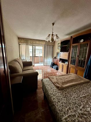 Foto 1 de Piso en venta en Moscardó de 3 habitaciones con terraza y calefacción
