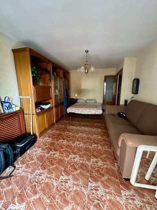 Foto 2 de Piso en venta en Moscardó de 3 habitaciones con terraza y calefacción