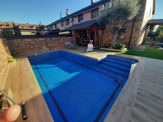 Foto 1 de Casa en venda a calle Pio Baroja de 4 habitacions amb piscina i garatge