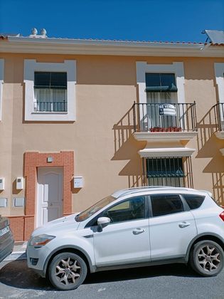Foto 1 de Venta de casa en calle Carlos Mauricio Morales de 3 habitaciones con terraza y balcón