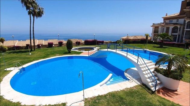 Foto 1 de Pis en lloguer a La Herradura de 3 habitacions amb terrassa i piscina