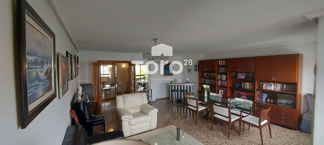 Foto 1 de Piso en venta en Ensanche - Diputación de 5 habitaciones con garaje y aire acondicionado