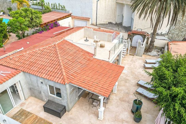 Foto 1 de Casa en venda a calle Portugal de 4 habitacions amb terrassa i jardí
