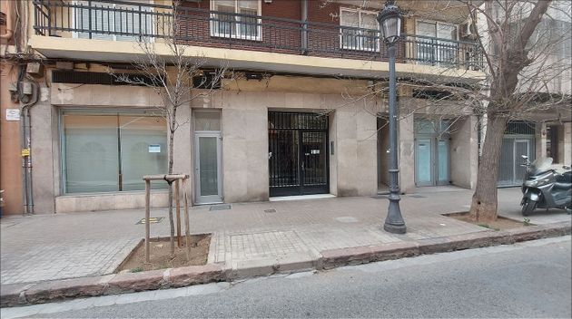 Foto 1 de Venta de local en calle De Los Centelles de 457 m²