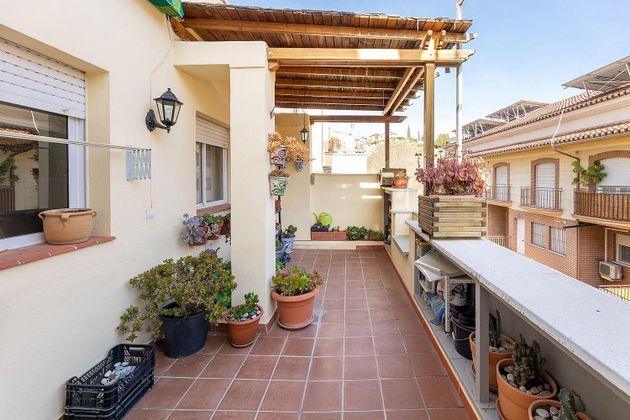 Foto 1 de Venta de piso en Cenes de la Vega de 3 habitaciones con terraza y piscina