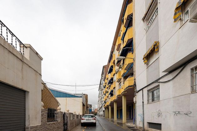 Foto 2 de Piso en venta en Angustias - Chana - Encina de 4 habitaciones con terraza y garaje
