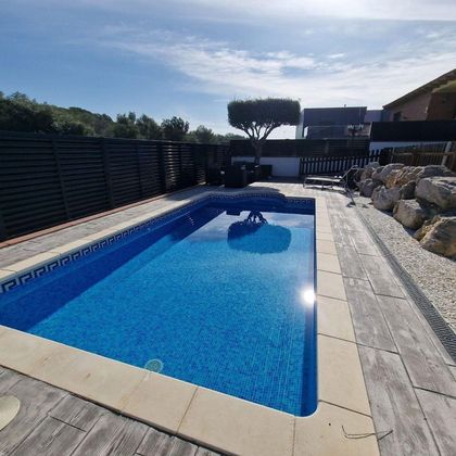 Foto 2 de Xalet en venda a Residencial de 4 habitacions amb terrassa i piscina
