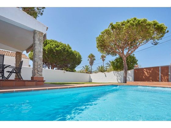 Foto 1 de Xalet en venda a calle Proa de 5 habitacions amb terrassa i piscina
