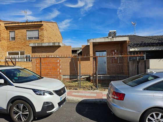 Foto 1 de Venta de casa adosada en calle Ana Maria Matute de 3 habitaciones con garaje y calefacción