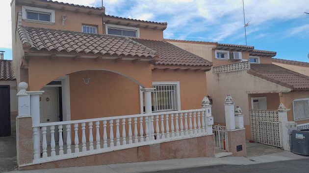 Foto 2 de Casa adossada en venda a calle Rota de 3 habitacions amb terrassa i garatge