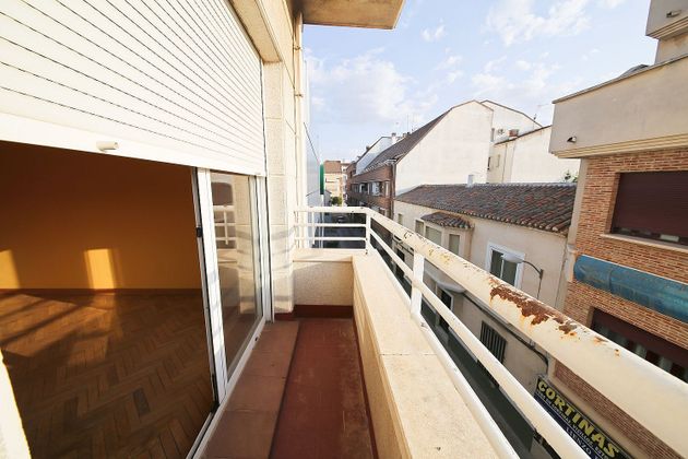 Foto 2 de Piso en venta en calle Zorrilla de 3 habitaciones con terraza y calefacción