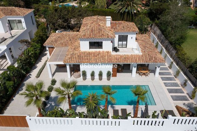 Foto 1 de Chalet en venta en urbanización Marbesa de 4 habitaciones con terraza y piscina