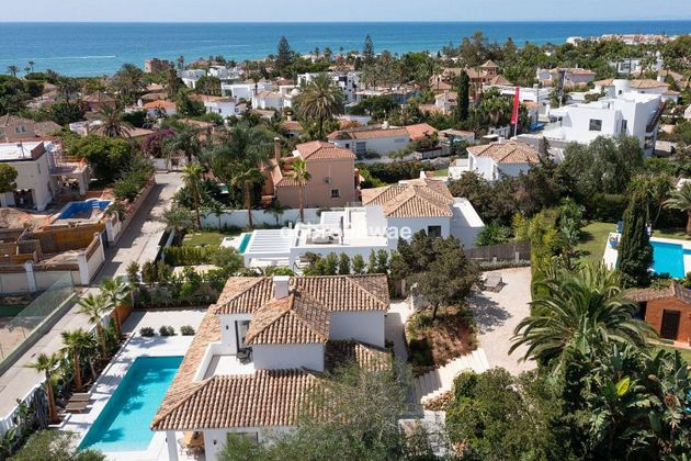 Foto 2 de Chalet en venta en urbanización Marbesa de 4 habitaciones con terraza y piscina