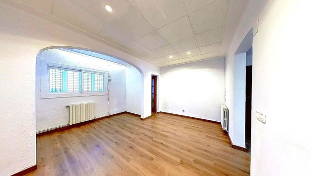 Foto 2 de Piso en venta en Sant Narcís de 3 habitaciones con garaje y calefacción