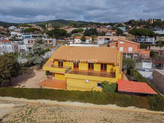 Foto 2 de Venta de chalet en El Palau - Escorxador de 6 habitaciones con terraza y piscina