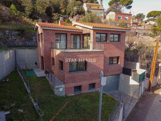 Foto 1 de Venta de chalet en Sant Fost de Campsentelles de 4 habitaciones con terraza y garaje