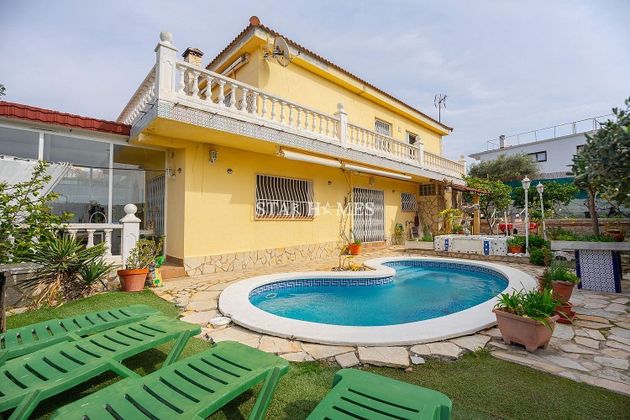 Foto 1 de Venta de chalet en Arenys de Mar de 4 habitaciones con terraza y piscina